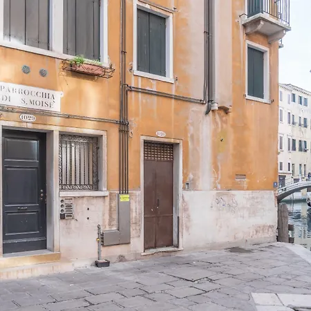 San Marco Square With Canal View By Wonderful Italy * 威尼斯